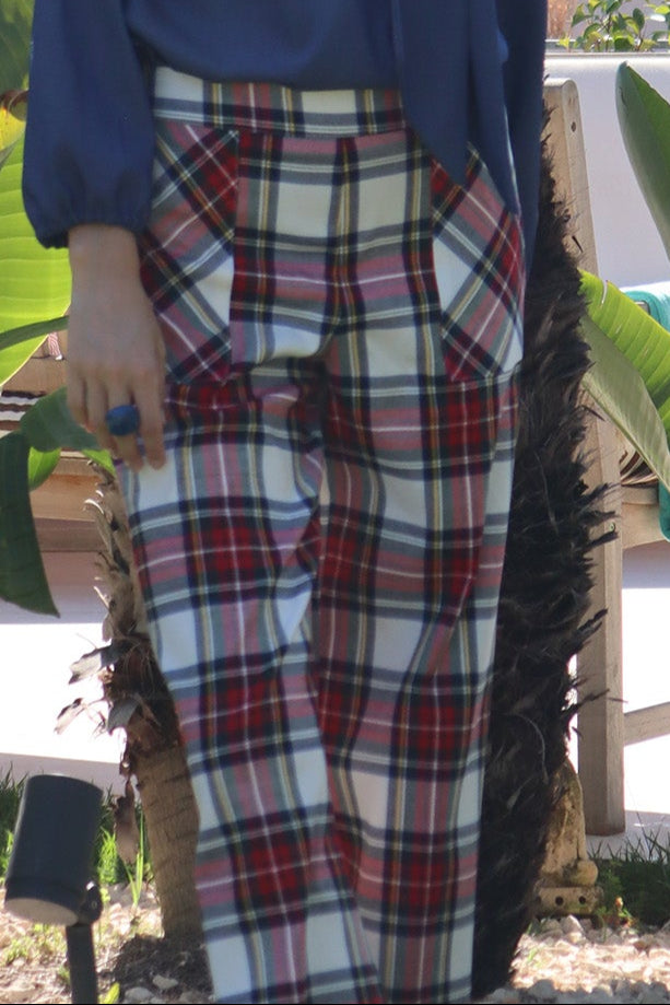 PANTALON ESCOCIA TARTAN. Pide una talla más
