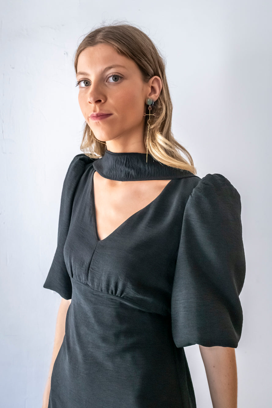 VESTIDO COMILLAS NEGRO